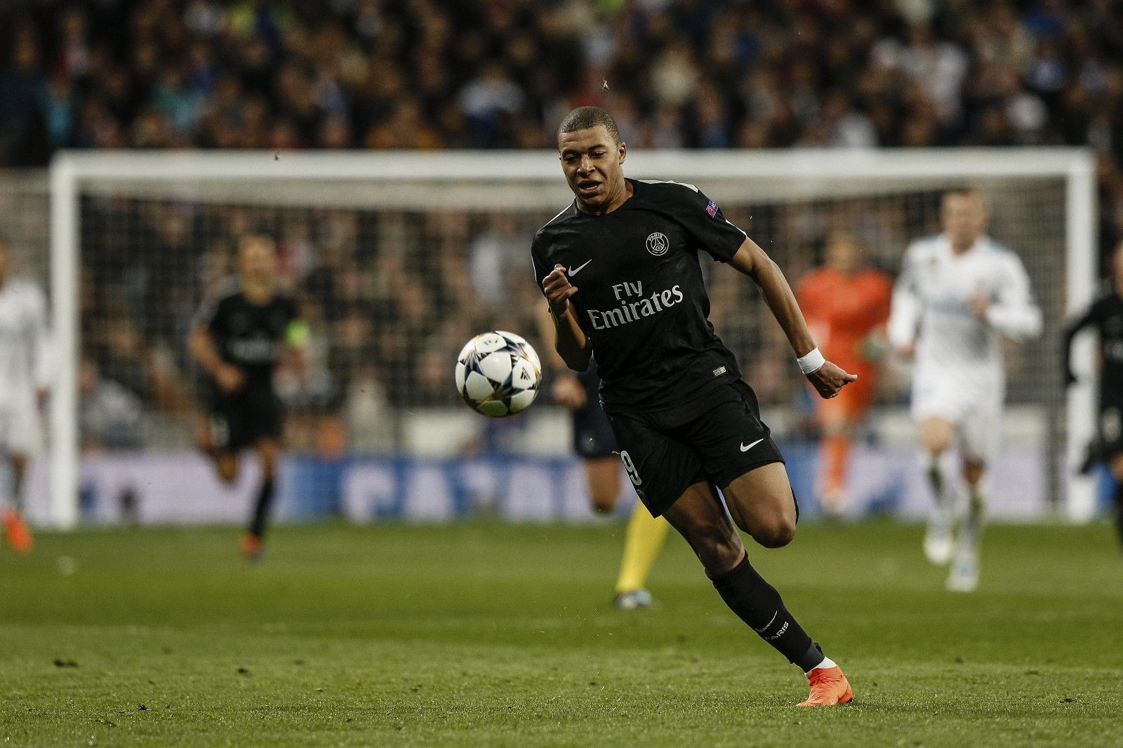 马卡：费兰曾与莫拉塔沟通穿西班牙7号球衣，后者表示支持（马卡：费兰就穿西班牙7号征询莫拉塔，获对方支持）