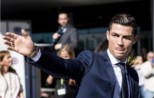 活塞客场大胜取得12连胜，终结对阵雄鹿五连败（活塞客场大捷豪取12连胜，结束此前对雄鹿的五连败）