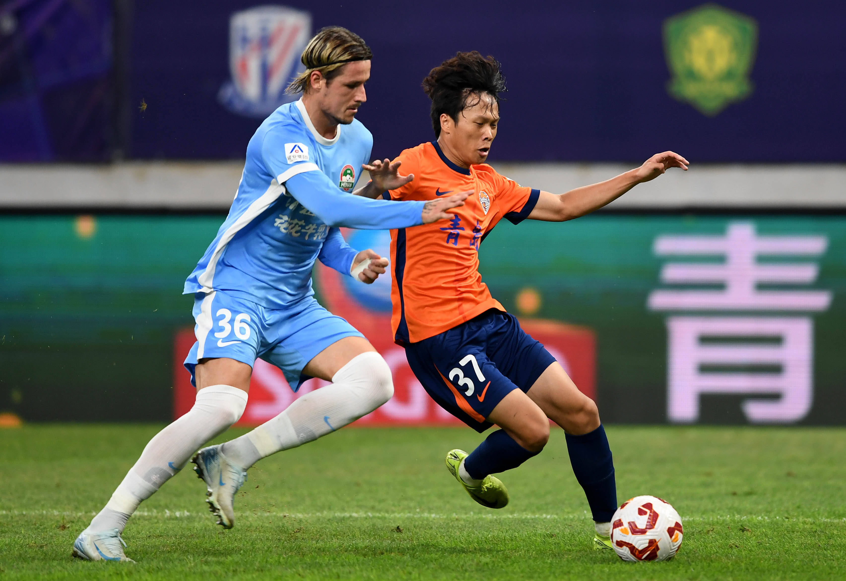 扮演奇兵但未能救主！张知垚替补12中6拿到14分6板2助 抢3前场板（替补爆发仍难挽局！张知垚12投6中砍14分6板2助 抢下3个前场篮板）