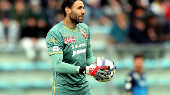 7胜破咒！肘伤缠身的郑钦文为何能硬刚TOP10？（肘伤未愈，郑钦文何以斩获七胜打破TOP10魔咒？）