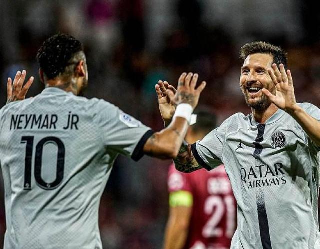 足球法甲豪门官宣续约核心前锋，合同长达五年（法甲豪门官宣与核心前锋续约，五年长约锁定锋线）