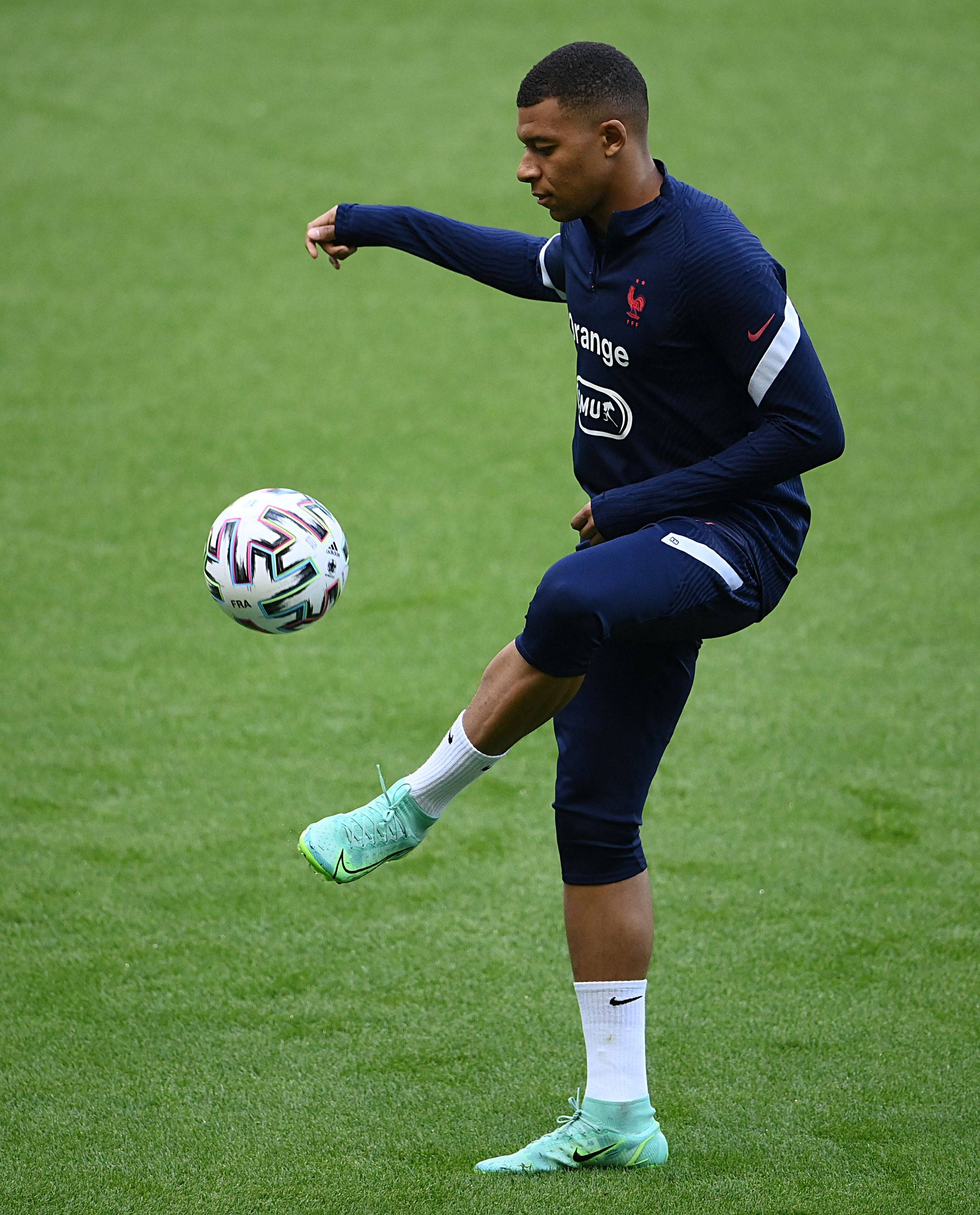 3场造5球！曼联球星大爆发，英超第1中场，31岁依然如此犀利（3场参与5球！曼联核心火力全开，英超顶级中场，31岁仍锐不可当）