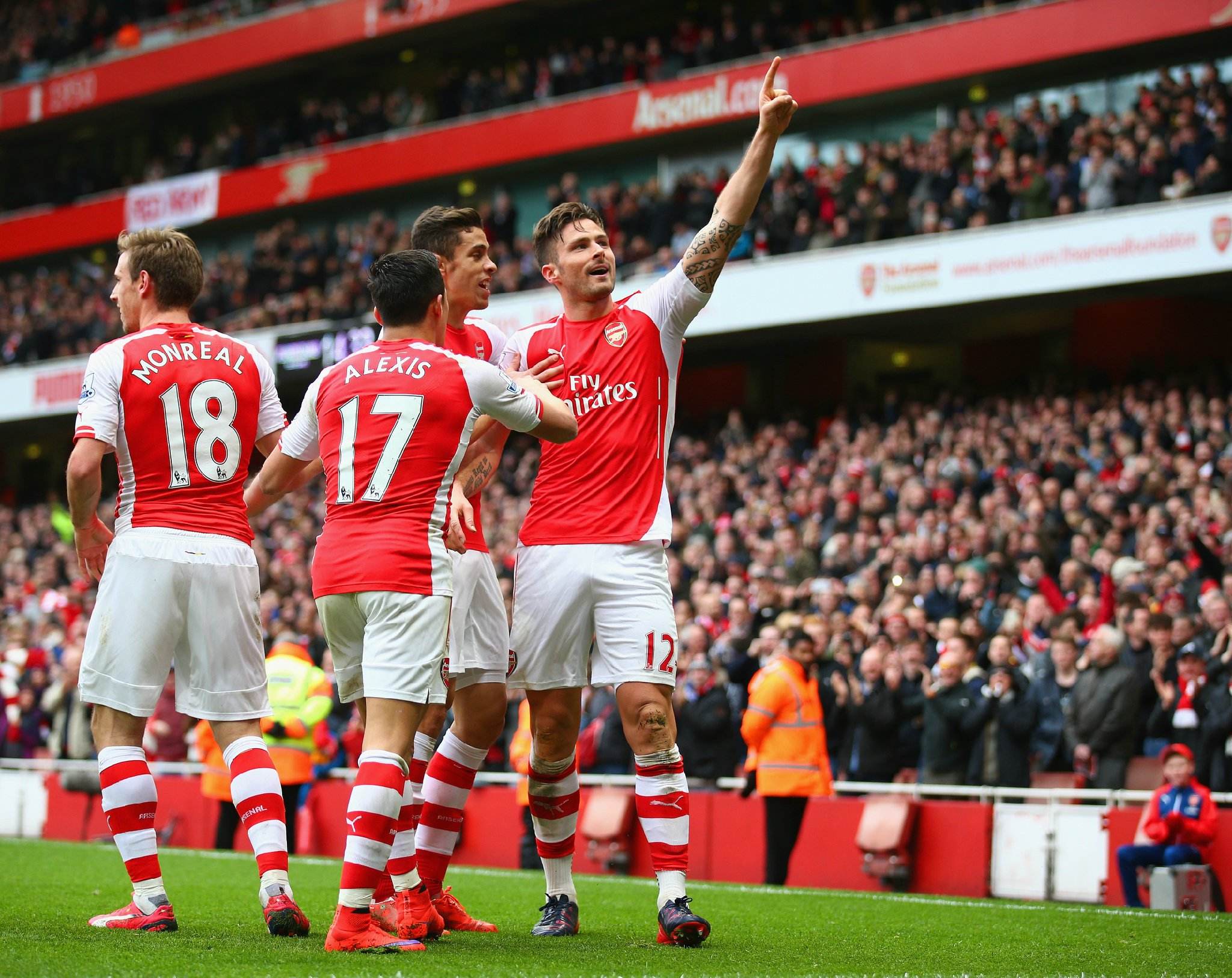 皇马vs曼城全场数据：射门8-8，控球率五五开（皇马与曼城全场统计：8-8射门，控球势均力敌）