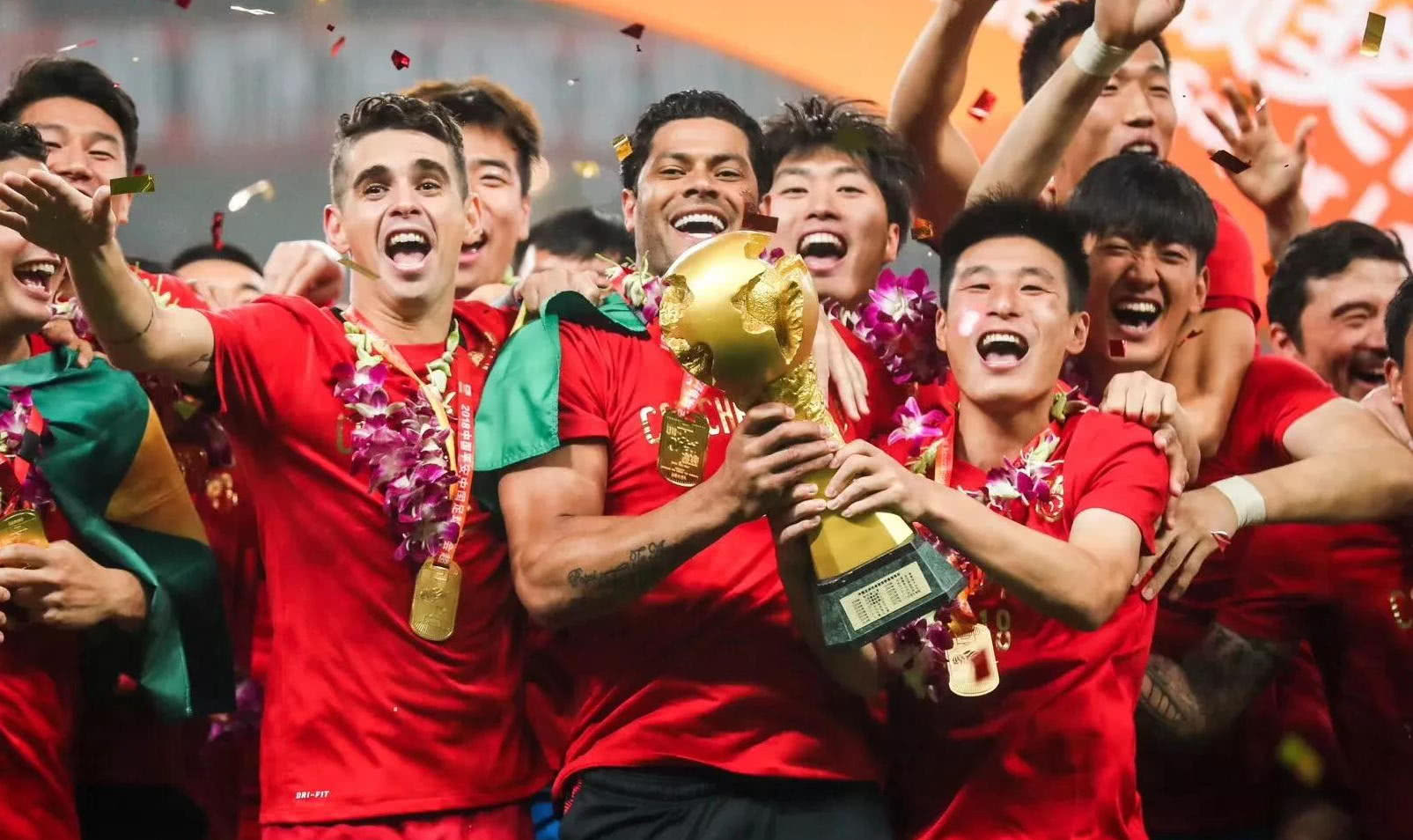 C罗主动把点球机会让给马内，一个举动彻底粉碎自私的质疑（C罗将点球权让给马内，用实际行动击碎自私质疑）