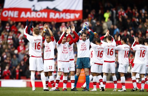 浙江连赢强敌状态火热（浙江连克豪强，气势如虹）