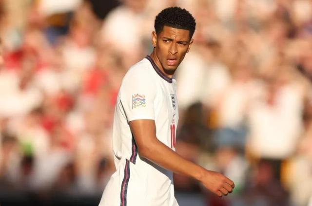 主队惨遭降级，芬兰三名小球迷放火烧了体育场看台（主队降级后，芬兰三名小球迷纵火焚烧体育场看台）