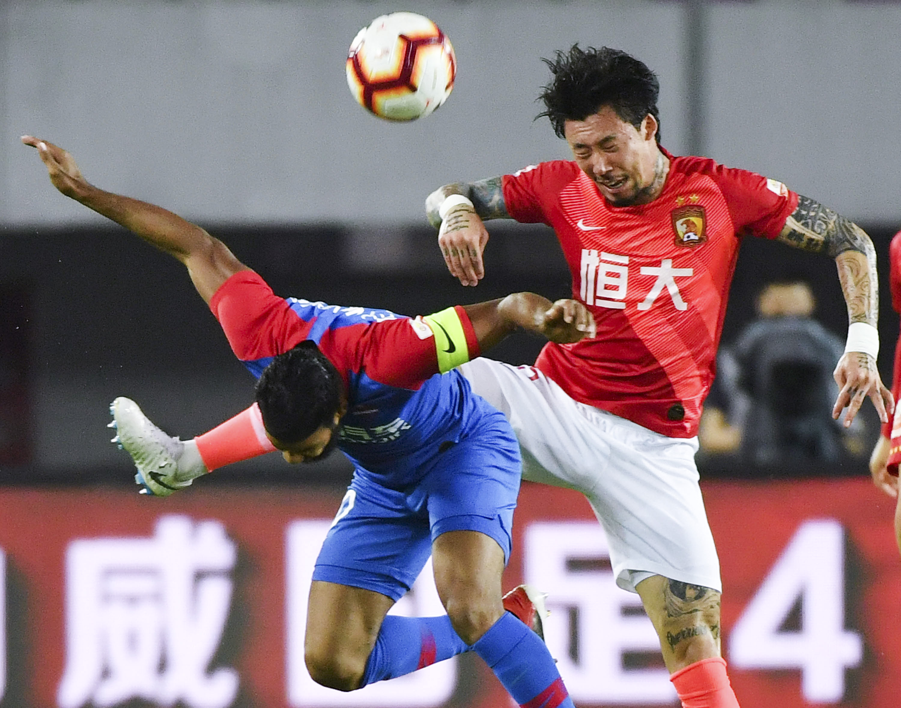 梅开二度，弗格森成为第3位代表意大利球队欧战进球的爱尔兰人（两度破门！弗格森成第3位在欧战替意大利俱乐部进球的爱尔兰球员）