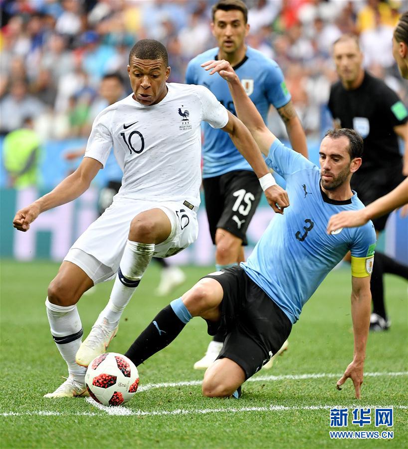 B费近4年多首次半场被换下，曼联生涯第三次（B费四年多来首次半场遭换下，曼联生涯仅第三次）