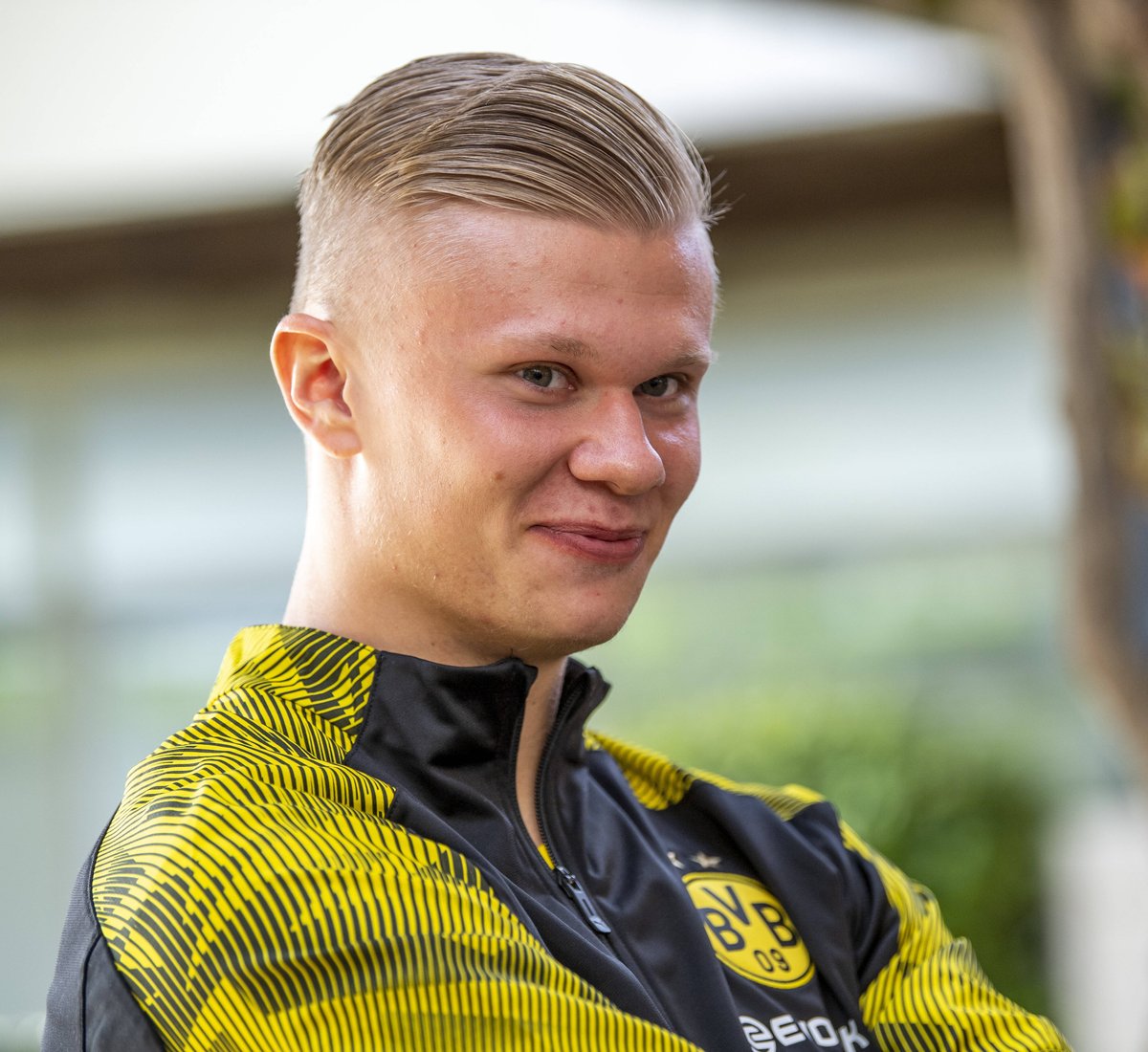 利兹联3-1切尔西，蓝军完败，暴露战术短板，惧怕强队。（利兹联3-1击败切尔西：蓝军惨败，战术短板尽显，遇强不振）